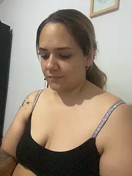 Snapshot of LoreinnFox chatting on April 13, 2026, 6:52 am LoreinnFox online show from April 13, 2026, 6:52 am