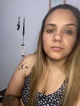Snapshot of LoreinnFox chatting on April 19, 2026, 5:18 am LoreinnFox online show from April 19, 2026, 5:18 am