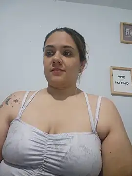 Snapshot of LoreinnFox chatting on April 28, 2026, 4:06 am LoreinnFox online show from April 28, 2026, 4:06 am