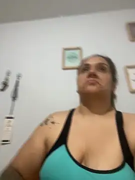 Snapshot of LoreinnFox chatting on May 7, 2026, 4:07 am LoreinnFox online show from May 7, 2026, 4:07 am