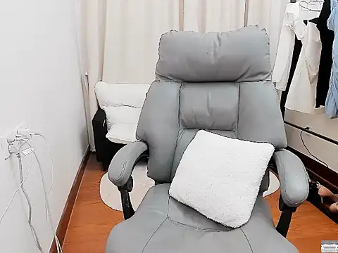 linlinjiang33 online show from December 3, 2025, 2:30 am