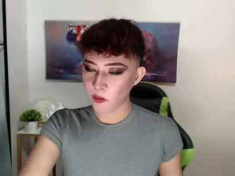 asiantwink0000 online show from April 23, 2026, 2:41 pm