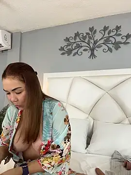 Snapshot of AnnaJaimes chatting on May 15, 2026, 12:28 am AnnaJaimes online show from May 15, 2026, 12:28 am