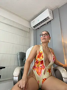 Snapshot of AnnaJaimes chatting on June 20, 2026, 10:56 pm AnnaJaimes online show from June 20, 2026, 10:56 pm