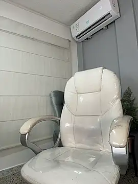 Snapshot of AnnaJaimes chatting on July 12, 2026, 9:50 pm AnnaJaimes online show from July 12, 2026, 9:50 pm