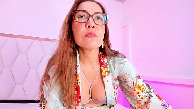 Snapshot of AnnaJaimes chatting on July 20, 2026, 12:25 am AnnaJaimes online show from July 20, 2026, 12:25 am