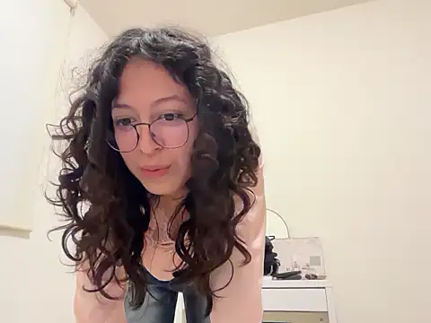 Snapshot of Alicatcua_ chatting on January 17, 2026, 3:11 am Alicatcua online show from January 17, 2026, 3:11 am