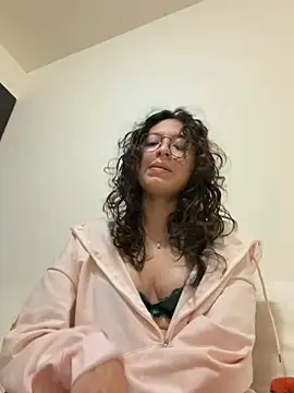 Snapshot of Alicatcua_ chatting on February 6, 2026, 3:11 am Alicatcua online show from February 6, 2026, 3:11 am