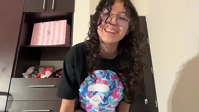 Snapshot of Alicatcua_ chatting on February 28, 2026, 2:56 am Alicatcua online show from February 28, 2026, 2:56 am