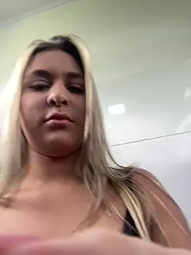 Snapshot of Sofia_Lopezz1 chatting on December 18, 2025, 4:02 pm Sofia Lopezz1 online show from December 18, 2025, 4:02 pm