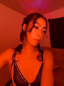 Snapshot of Ounla_Sweet chatting on April 21, 2026, 5:25 am Ounla Sweet online show from April 21, 2026, 5:25 am