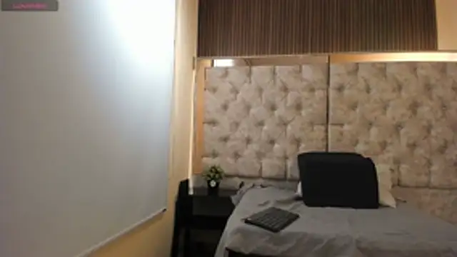  Caroline34 online show from April 30, 2026, 10:32 am