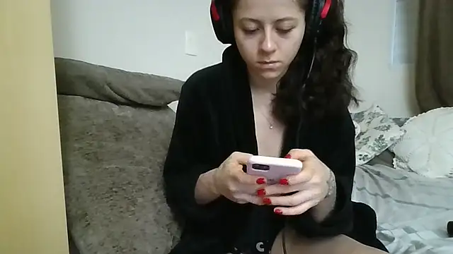 GabriellaManhas online show from July 3, 2026, 8:10 am