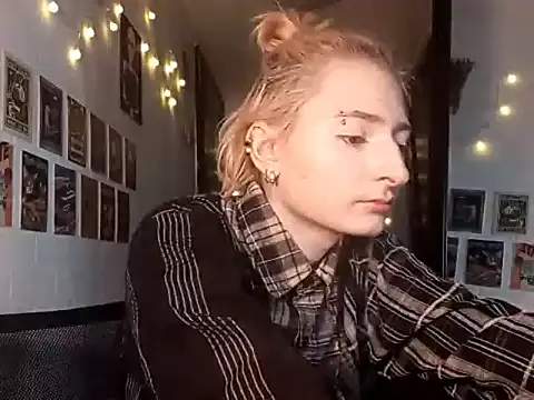 Snapshot of AmyGrok chatting on December 2, 2025, 12:43 pm AmyGrok online show from December 2, 2025, 12:43 pm