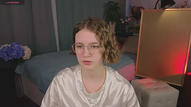 Mia Mooore online show from February 13, 2026, 2:13 pm