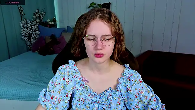 Mia Mooore online show from March 12, 2026, 1:17 pm