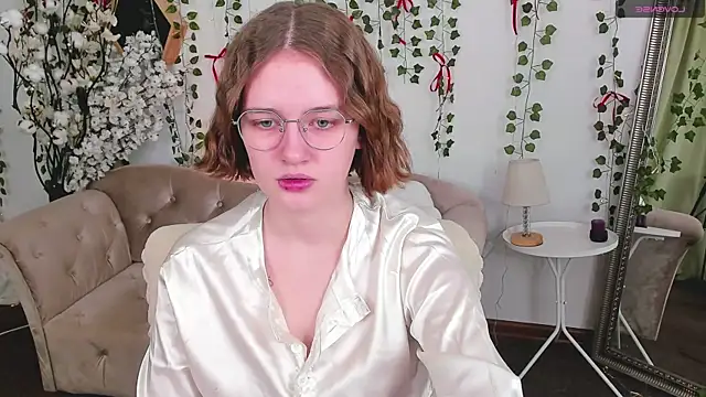 Mia Mooore online show from March 19, 2026, 1:26 pm