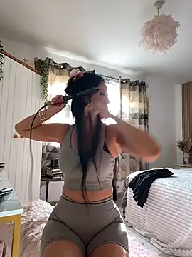 Snapshot of Lolaxox_ chatting on March 3, 2026, 1:28 pm Lolaxox online show from March 3, 2026, 1:28 pm