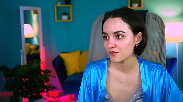 KateWillows online show from February 15, 2026, 7:51 am