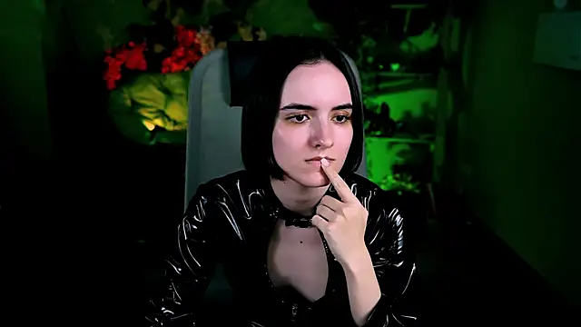 KateWillows online show from April 23, 2026, 12:29 pm