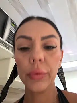 SofhiaTaylor online show from December 14, 2025, 2:55 pm