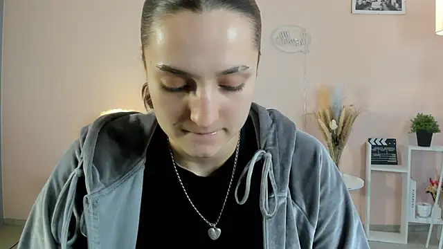 Snapshot of ShelieThetford chatting on December 5, 2025, 10:13 am ShelieThetford online show from December 5, 2025, 10:13 am