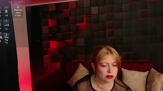 MilfArlet online show from July 29, 2026, 2:37 pm