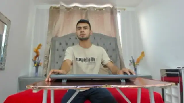 Snapshot of WillSainz chatting on December 18, 2025, 12:33 pm WillSainz online show from December 18, 2025, 12:33 pm