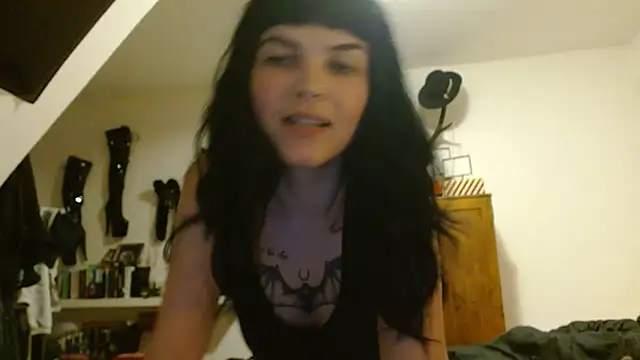 Snapshot of alinavampira_ chatting on May 30, 2026, 7:55 pm alinavampira online show from May 30, 2026, 7:55 pm