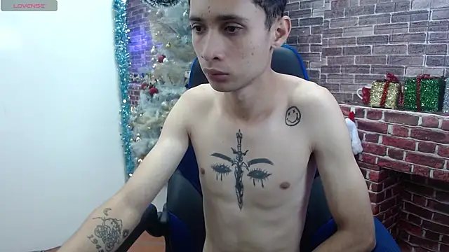 LucassSmith11 online show from December 21, 2025, 12:23 pm