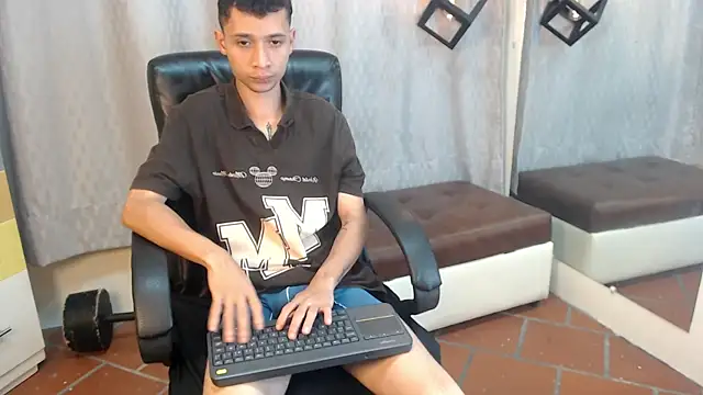 Snapshot of LucassSmith11 chatting on June 2, 2026, 3:52 am LucassSmith11 online show from June 2, 2026, 3:52 am