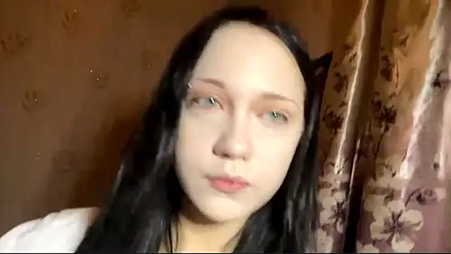 Snapshot of ZeeHope chatting on December 4, 2025, 1:09 pm ZeeHope online show from December 4, 2025, 1:09 pm