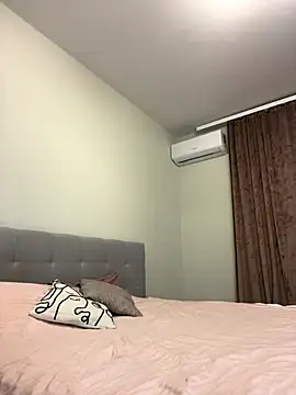 s4rah online show from December 21, 2025, 6:59 pm