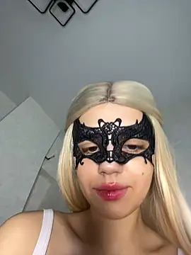 s4rah online show from February 16, 2026, 9:38 am