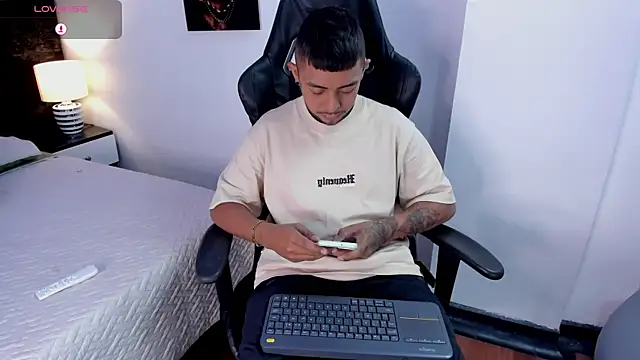 Snapshot of BASTIAN_NICOLAS_ chatting on January 7, 2026, 8:44 pm BASTIAN NICOLAS online show from January 7, 2026, 8:44 pm