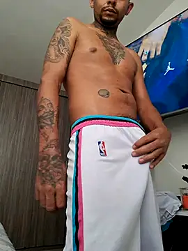 Snapshot of BASTIAN_NICOLAS_ chatting on April 7, 2026, 8:09 pm BASTIAN NICOLAS online show from April 7, 2026, 8:09 pm