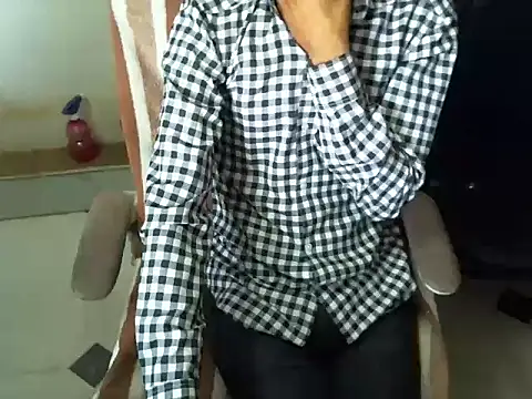 Snapshot of TwinklyBasket897 chatting on December 5, 2025, 5:05 am TwinklyBasket897 online show from December 5, 2025, 5:05 am