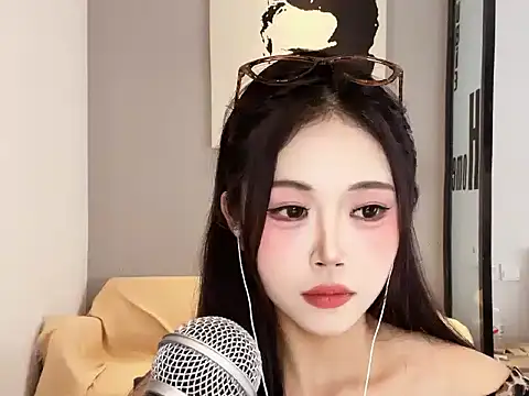 Snapshot of REne-0925 chatting on December 17, 2025, 8:31 am REne-0925 online show from December 17, 2025, 8:31 am