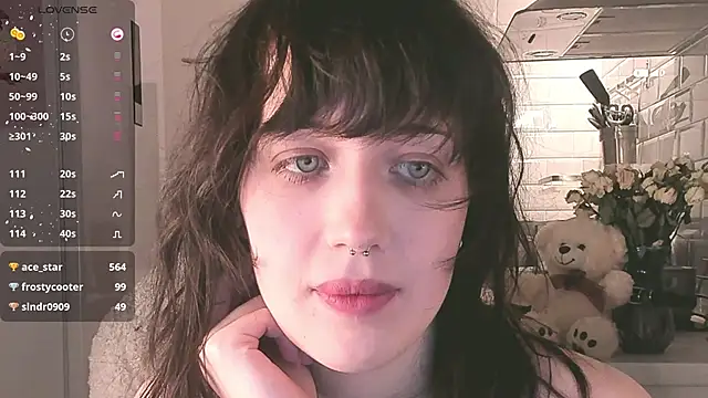 Snapshot of MePretty chatting on December 19, 2024, 2:01 am MePretty online show from December 19, 2024, 2:01 am