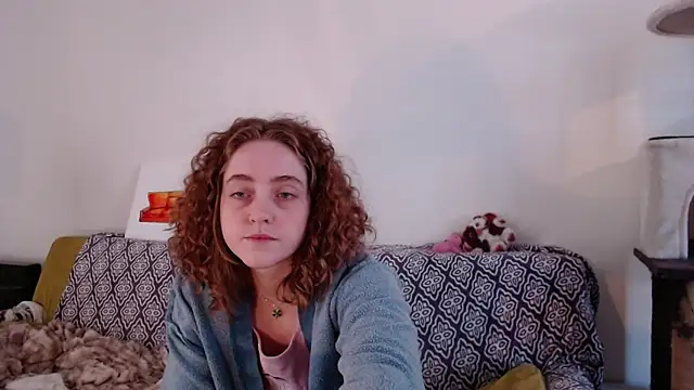Snapshot of DeliaBlew chatting on January 18, 2026, 4:11 pm DeliaBlew online show from January 18, 2026, 4:11 pm