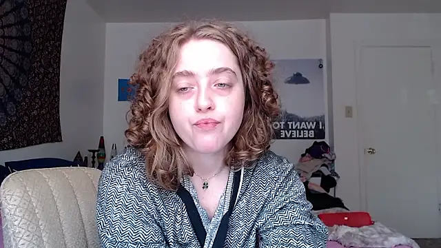 Snapshot of DeliaBlew chatting on February 9, 2026, 2:54 pm DeliaBlew online show from February 9, 2026, 2:54 pm