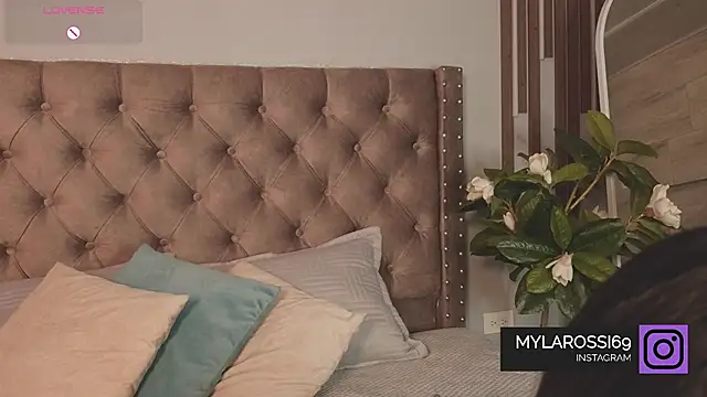 Mylarossi online show from June 19, 2026, 4:55 pm