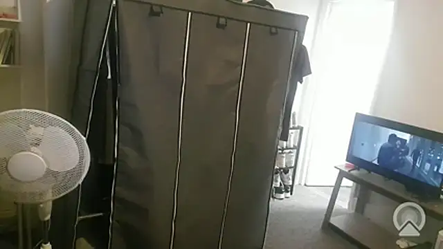 ForeignSwimmer8 online show from April 1, 2026, 11:24 pm