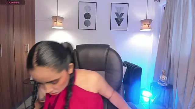 Snapshot of alana_martiins chatting on December 21, 2025, 11:17 am alana martiins online show from December 21, 2025, 11:17 am