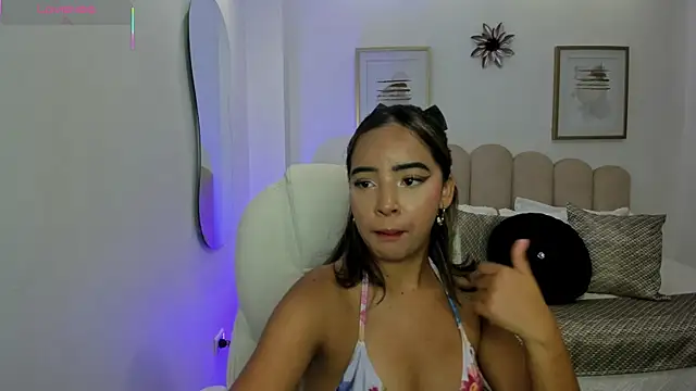 alana martiins online show from April 21, 2026, 7:39 pm