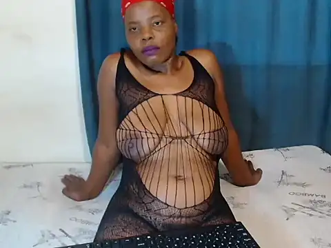 SexyMellow21 online show from November 30, 2025, 4:11 pm