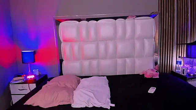 xCharlotte 20 online show from December 20, 2025, 10:39 pm