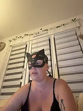 Snapshot of bellavelours chatting on June 25, 2026, 8:24 pm bellavelours online show from June 25, 2026, 8:24 pm