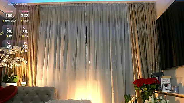 Snapshot of ChloeVelvetx chatting on June 14, 2026, 9:39 pm ChloeVelvetx online show from June 14, 2026, 9:39 pm