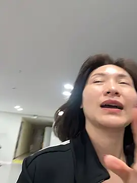 Snapshot of A-ZJunn chatting on February 21, 2026, 6:47 am A-ZJunn online show from February 21, 2026, 6:47 am
